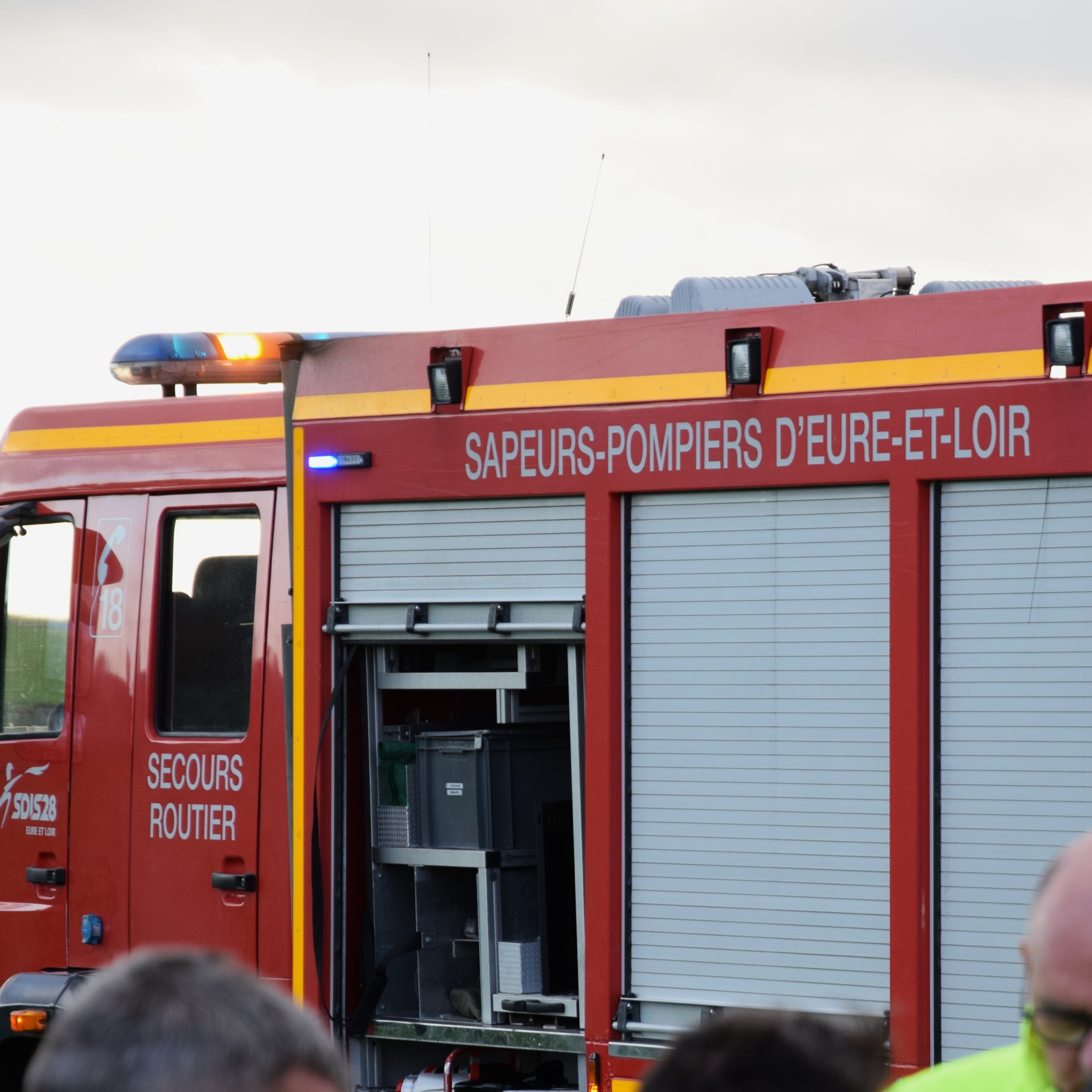 Camion Pompiers ALERTE MAN LE 1/43 - Eure Et Loir Balisage Jaune - Résine Rouge