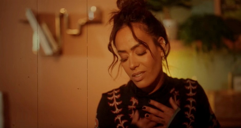 Amel Bent casse les clichés avant son concert à l'Accor Arena