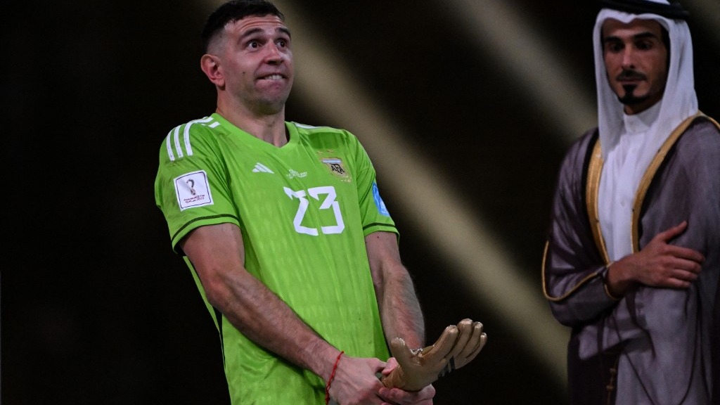 Mondial : la célébration du gardien argentin choque la planète...