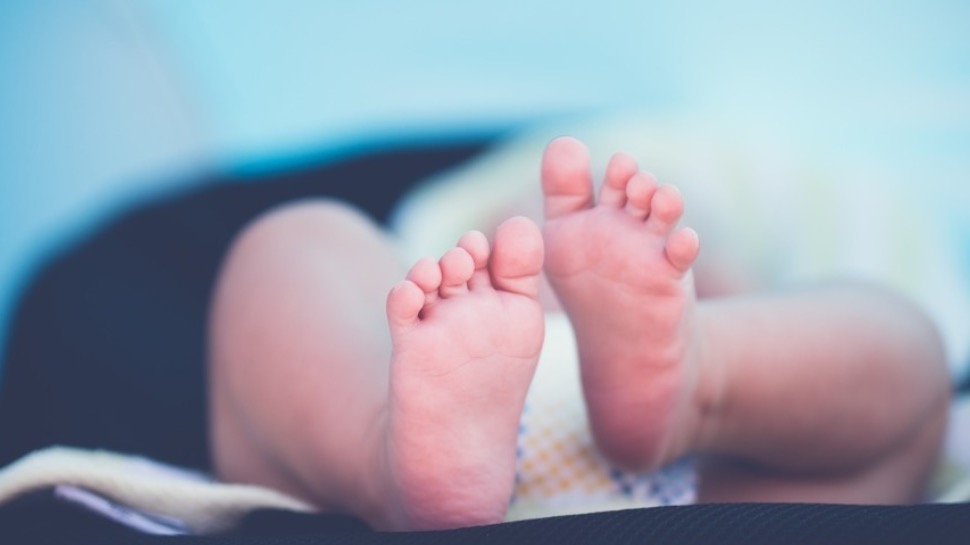 "Une situation inhabituelle" : des jumelles naissent à quelques...