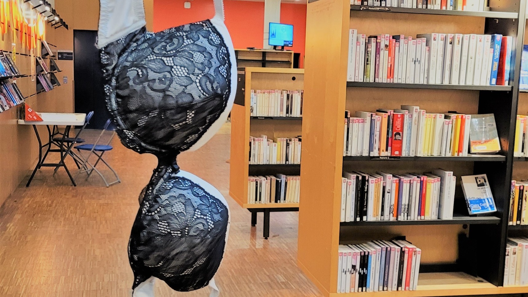 Qui a oublié son soutien-gorge à la bibliothèque de Limoges ?