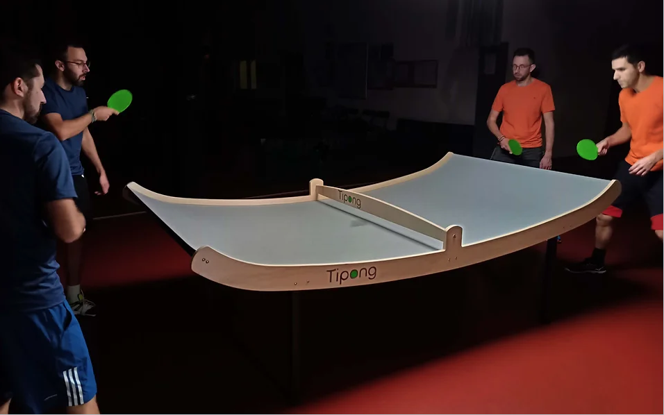 Au même titre que le ping-pong, le Tipong peut se jouer à deux ou quatre.