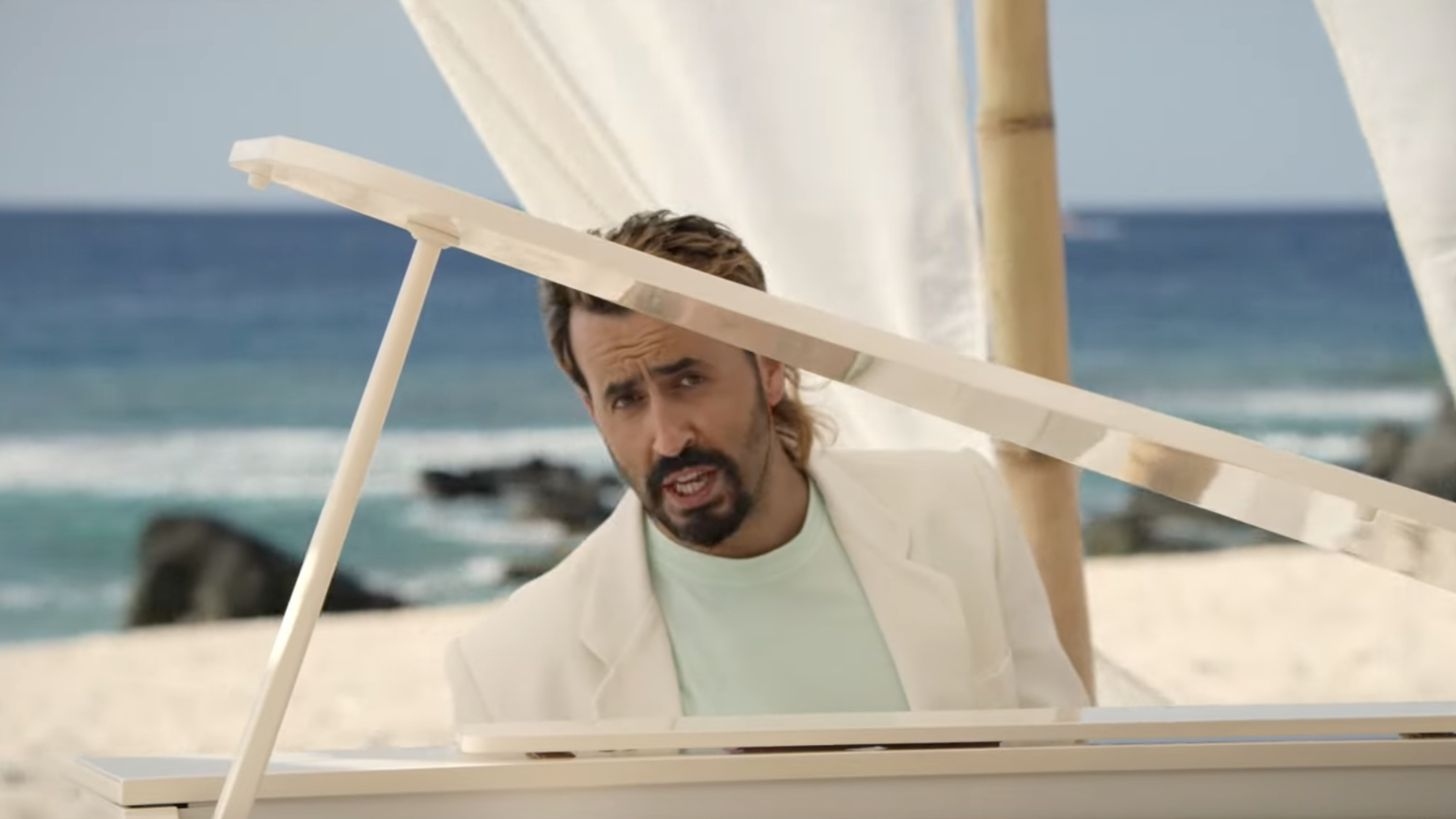 Jonathan Cohen devient François Sentinelle et sort une chanson...