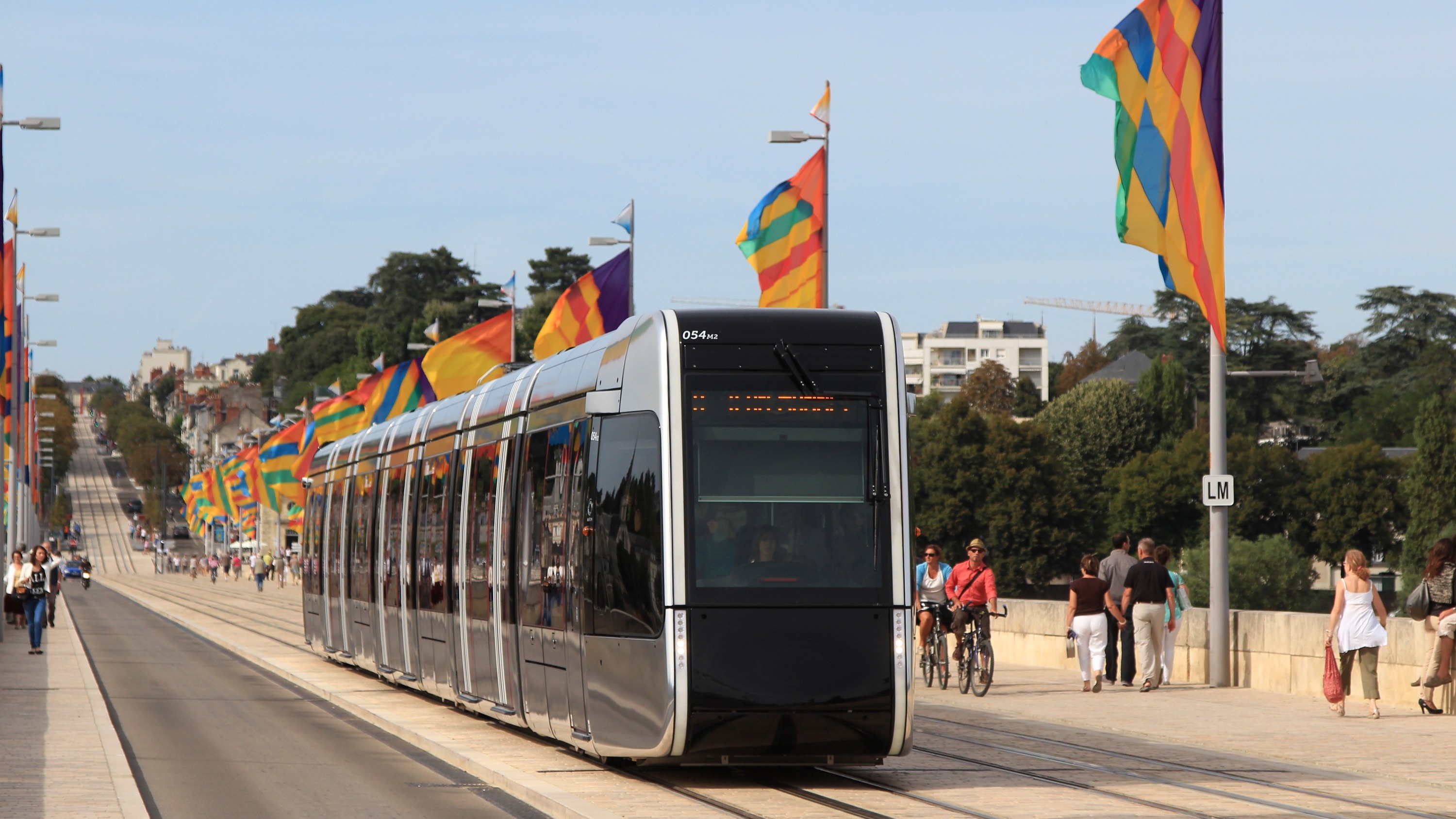 Tours : le pont Wilson va rester interdit aux voitures