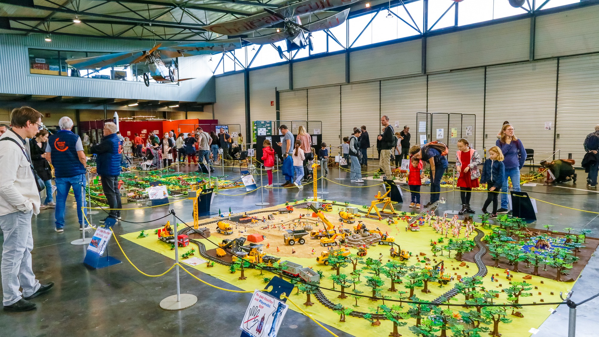 Angers : 5000 Playmobil font leur show !
