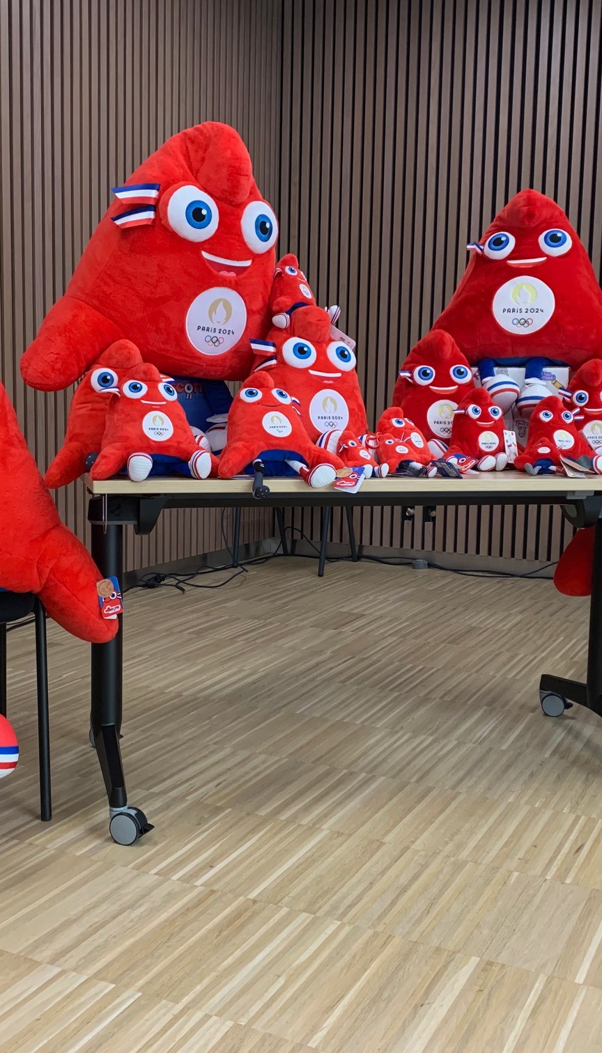 Peluche Mascotte Officielle Les Phryges – JO Paris 2024 – 24 Cm – Neuve