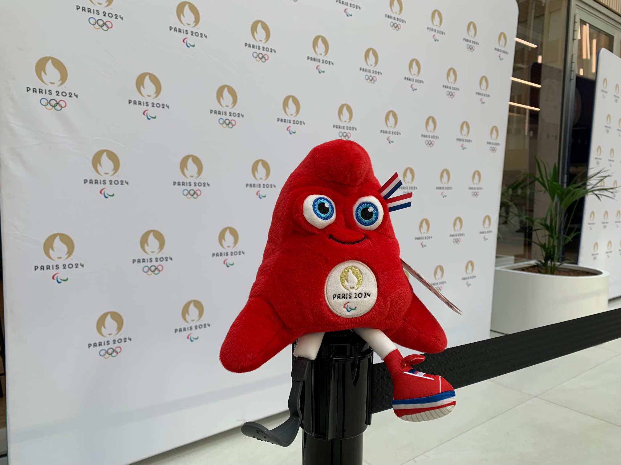 Peluche Les Phryges Des JO Paris 2024 – Mascotte Officielle (Neuve, Fabriquée En Chine)