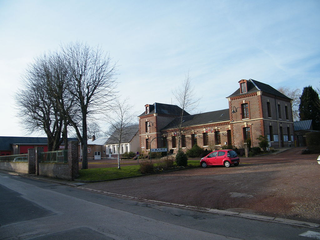 Saint-Quentin-la-Motte-Croix-au-Bailly  mairie et caserne