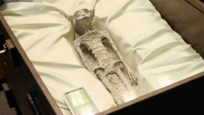 Mexique : des fausses momies d’extraterrestres présentées devant le...