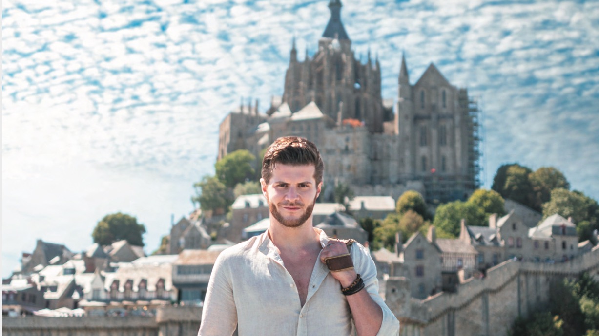 Guillaume Bertrand répertorie les légendes régionales dans un...