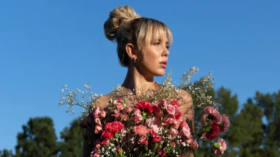 Millie Bobby Brown, la star de "Stranger Things", devient écrivaine...