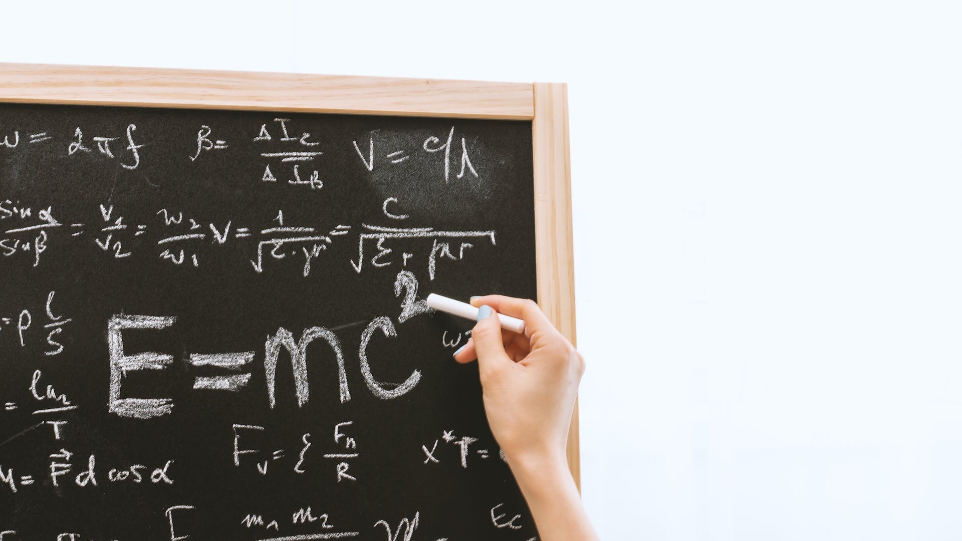 Un jeune britannique surpasse Albert Einstein au test de QI