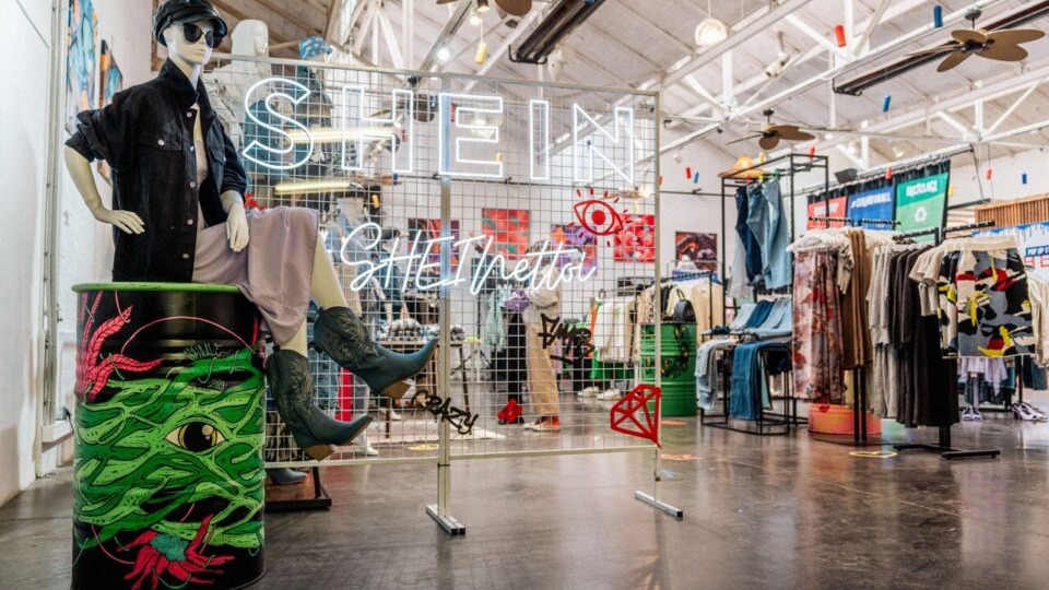 Une pétition lancée contre Shein en France : pourquoi la marque...