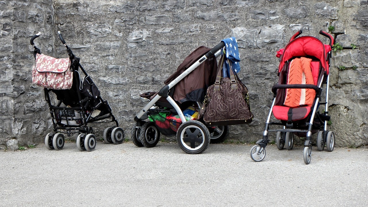 Très éméché, un couple oublie son bébé sur son palier