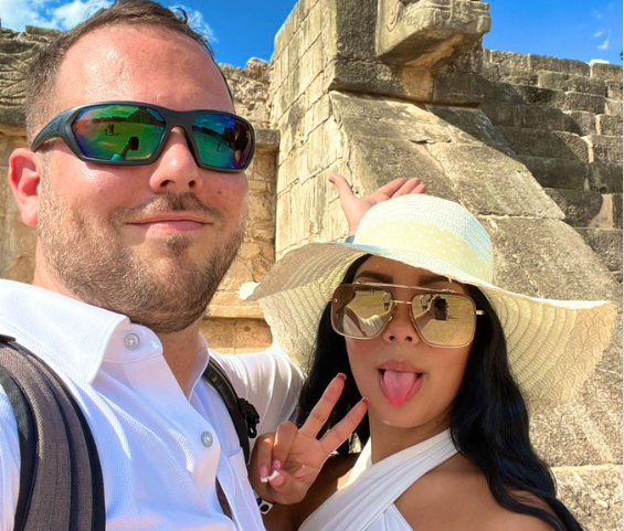 John Poulos avait posté la photo de sa première rencontre avec Valentina Trespalacios...