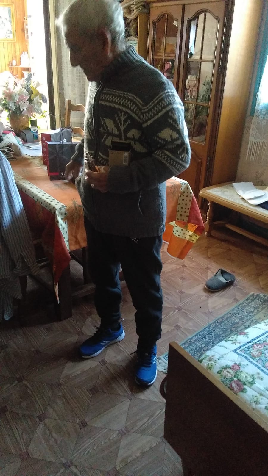 (sur la photo: les vêtements qu'il portait en entrant à la clinique)