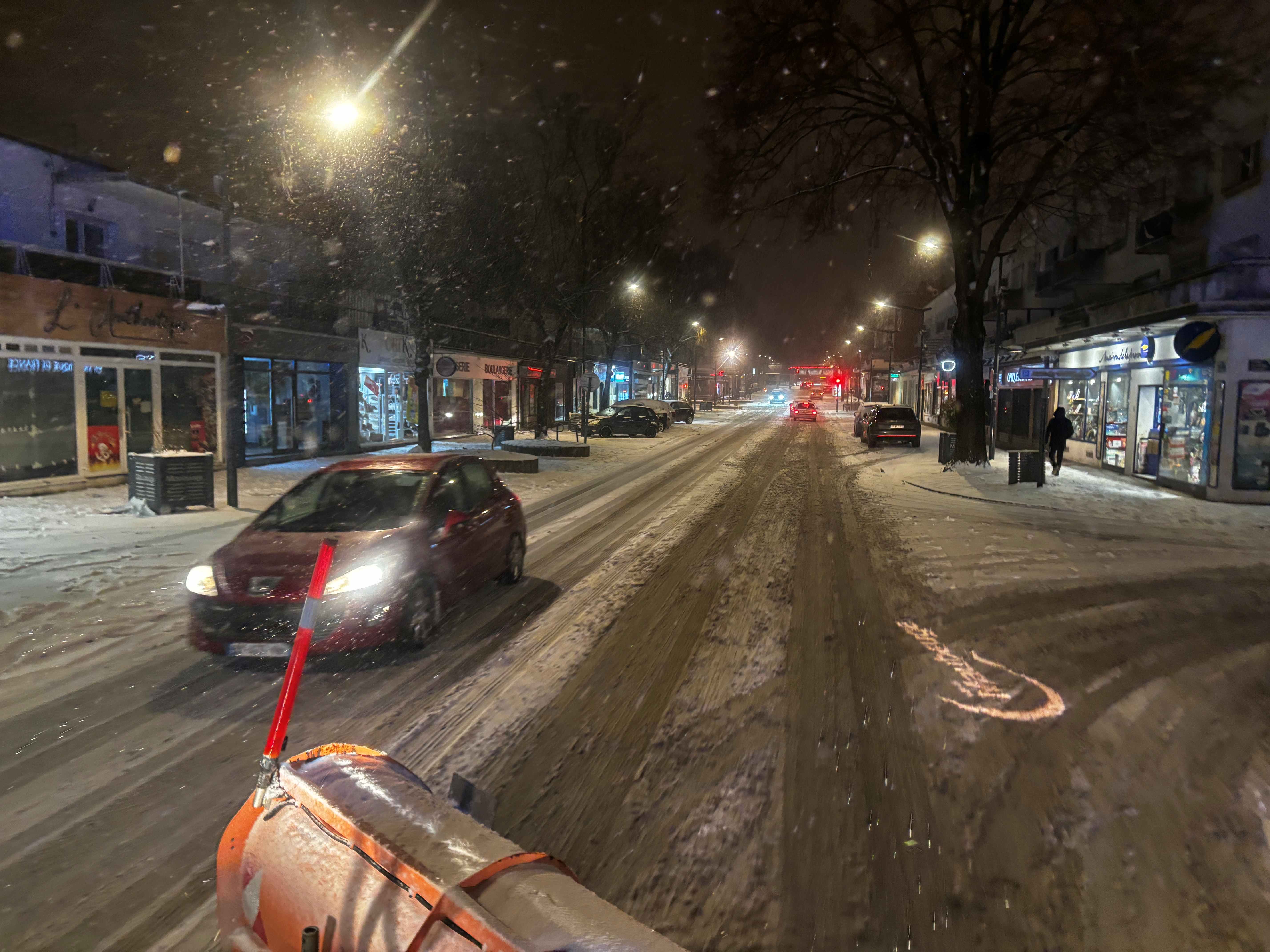 Neige - Ces personnes de l'ombre qui ont tout fait pour rendre les routes praticables