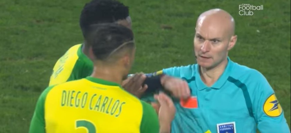 Cette fois c'est Tony Chapron qui prend un carton !