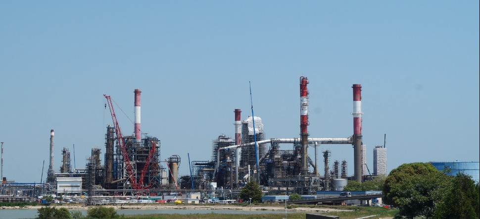 Donges : la raffinerie Total à l'arrêt à cause de fuites et de...