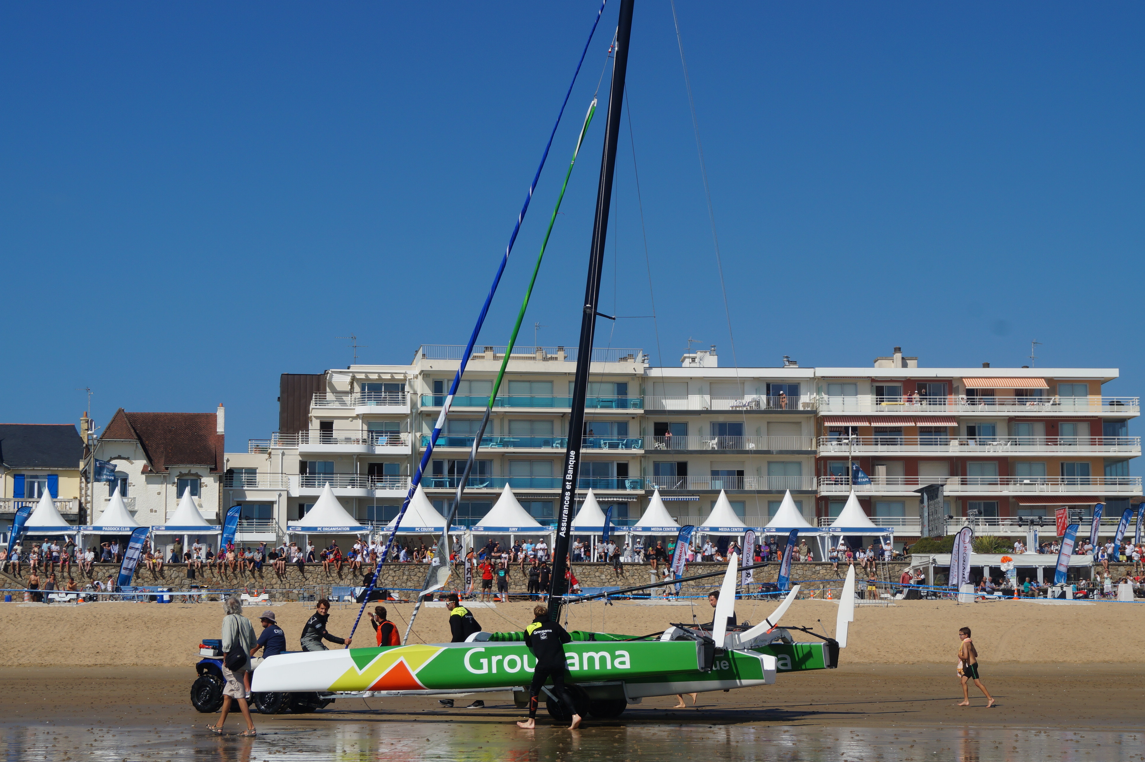 Groupama en tête du tour de France à la voile à Pornichet