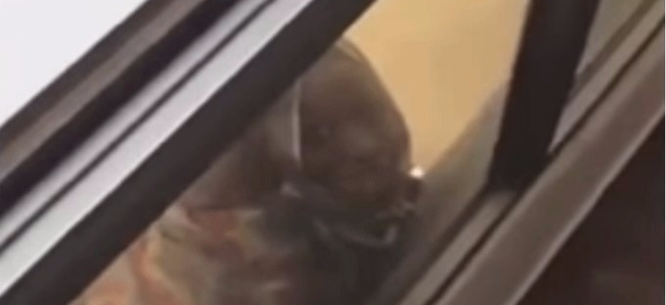 Une femme filme la chute de sa domestique sans intervenir ! (Vidéo)