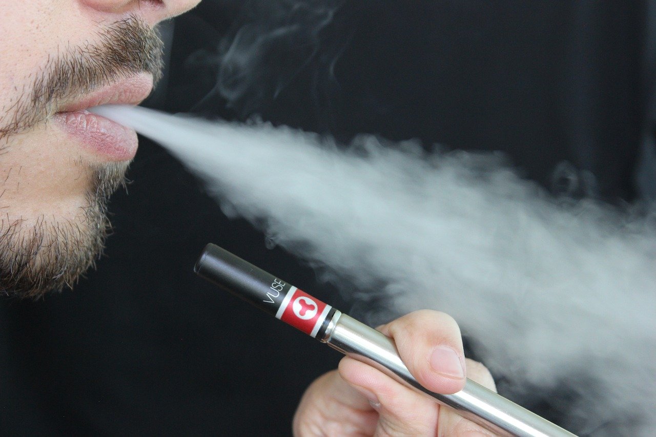Sa cigarette lectronique explose et provoque l'incendie de sa maison -  VOLTAGE